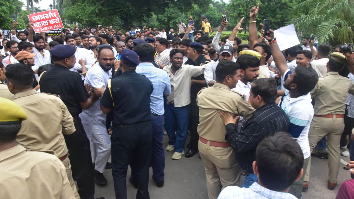 Allahabad University: NSUI protests against fee hikes and seat cuts; scuffling ensues, one student injured.