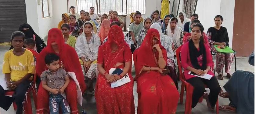 UP: महिलाओं को आत्मनिर्भर बनाने की पहल, सिलाई और गारमेंट्स निर्माण का हुनर सीखेंगी युवतियां, 30 का पंजीकरण