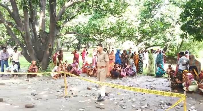 Kanpur Young woman body found in orchard she had been living apart from her family for a month