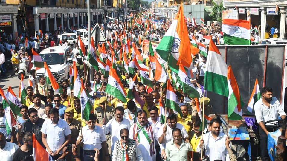Moradabad: Maa Tujhe Pranam kicks off with the Tiranga Yatra, Chants hailing Mother India echo all around.