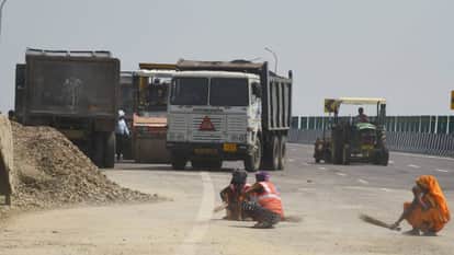 UP: Lucknow-Kanpur Expressway in bad shape; 64 potholes found over a 63-km stretch—see the full picture.