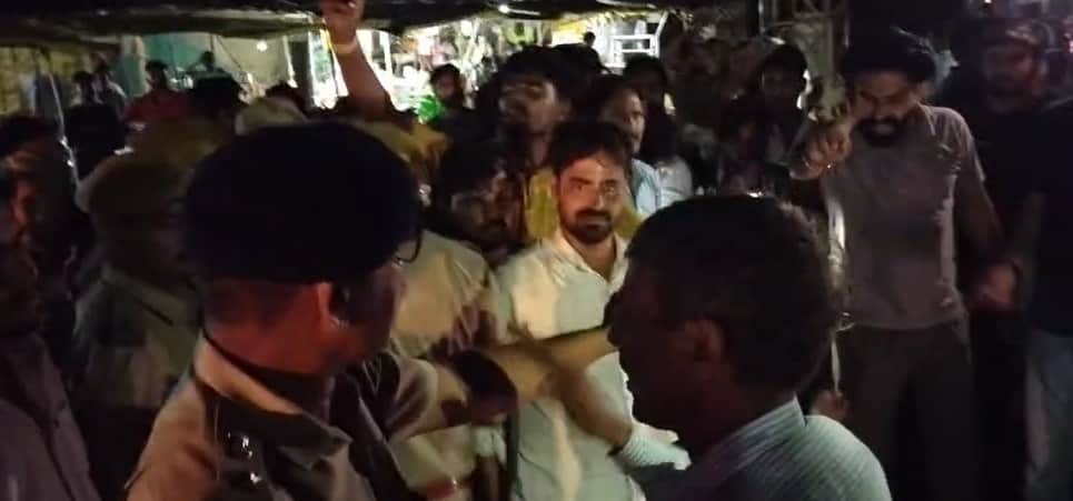 In Mathura car miscreants beat up property dealer and shot him