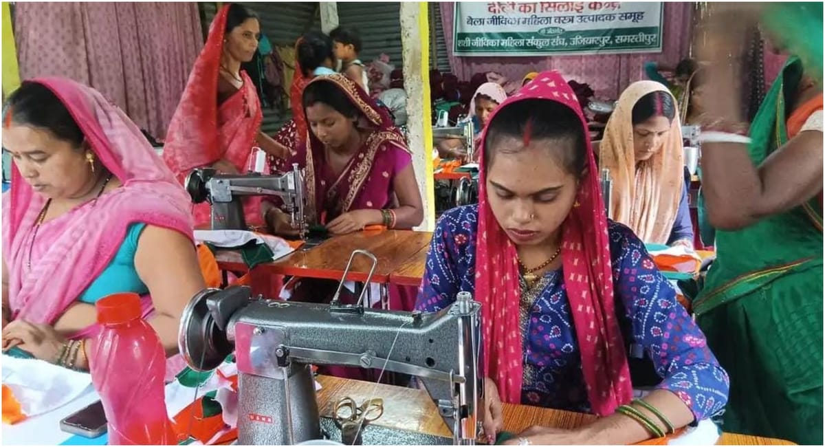 BIhar: तिरंगे की सिलाई से संवर रही जिंदगी! समस्तीपुर की 1600 जीविका दीदियों ने संभाला 80 हजार झंडों का जिम्मा