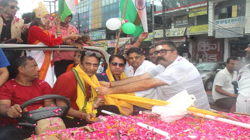 Meerut: The city turned out in droves for a bike rally, carrying the Tricolour;