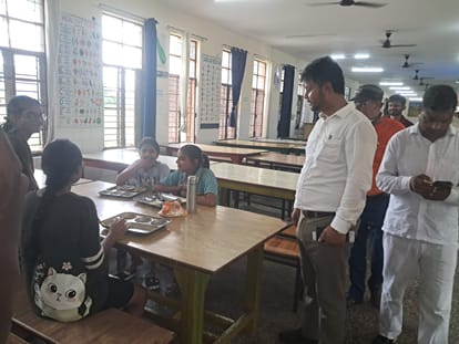 Kannauj: 95 Navodaya Students Begin Hunger Strike, Anger Over ‘Drain Worm’ Remark and Food Shortage