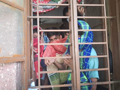 Kannauj: 95 Navodaya Students Begin Hunger Strike, Anger Over ‘Drain Worm’ Remark and Food Shortage