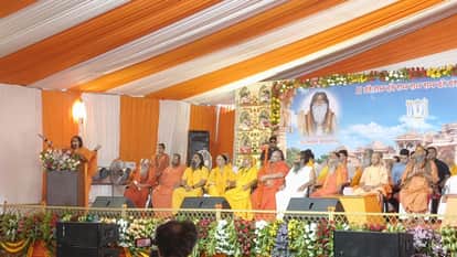 Ayodhya: Chief Minister Yogi Adityanath addressed the event organized at Digambar Akhada.