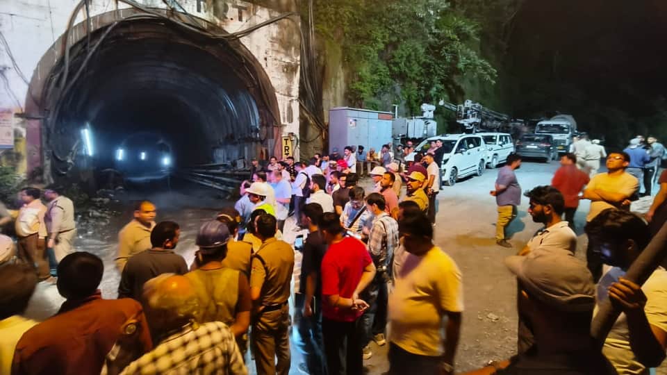Chamoli THDC Tunnel Landslide Labourers Rescue operation CM Dhami Live Update In Hindi