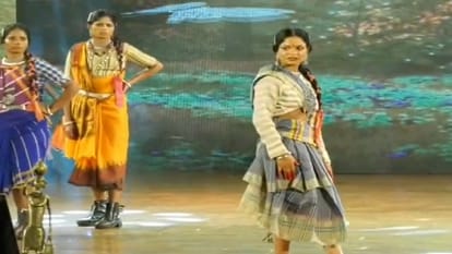 CG Surrender female Naxalites walk ramp in Raipur