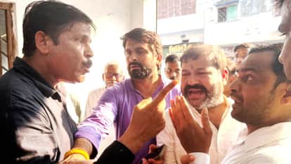 बैठक में भिड़े कांग्रेस कार्यकर्ता