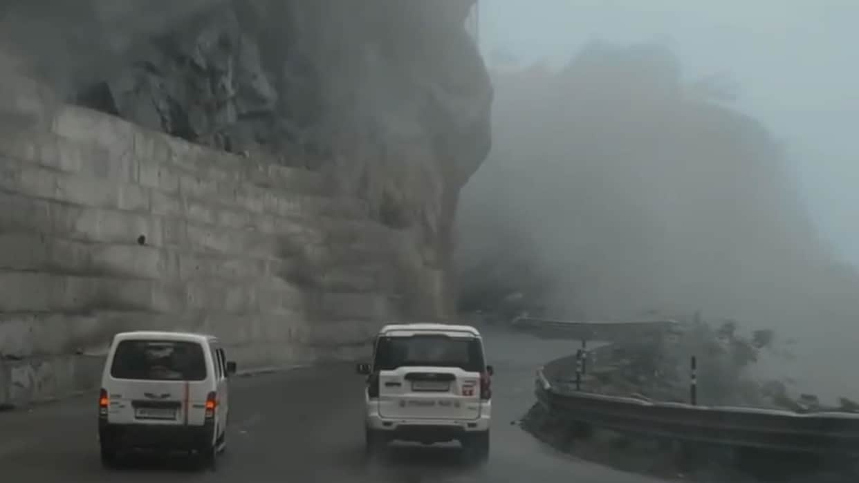 Boulder falls on MP Anil Baluni car near Totaghati Devprayag Uttarakhand news