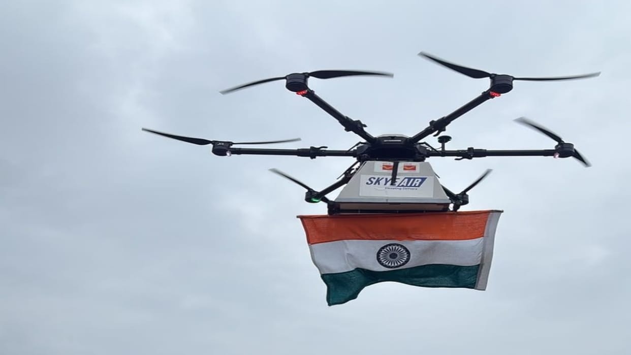 Himachal: Tricolour delivered by drone to Rehardhar in Mandi for the first time; mail delivery to follow.