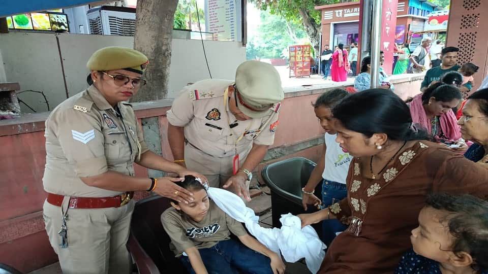 8-Year-Old Girl Injured After Slipping on Taj Mahal Entrance Stairs