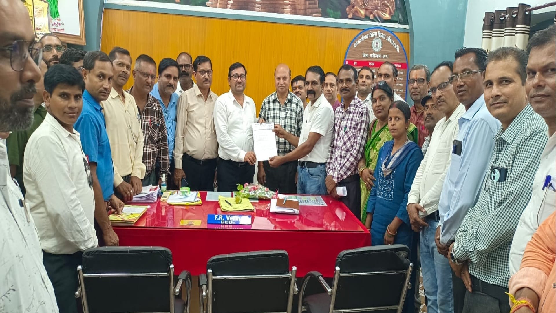 टीचर्स एसोसिएशन ने शिक्षा मंत्री के नाम सौंपा 6 सूत्रीय ज्ञापन