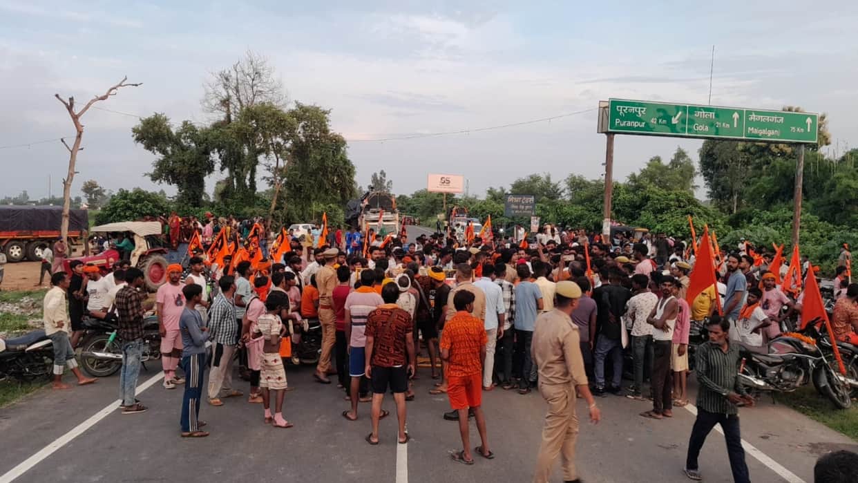 Kanwariya from Bareilly killed an two critically injured after being hit by a car in Shahjahanpur