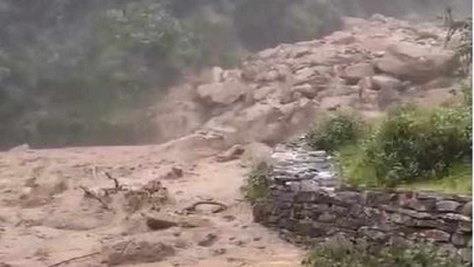 झेकला नाला उफान पर