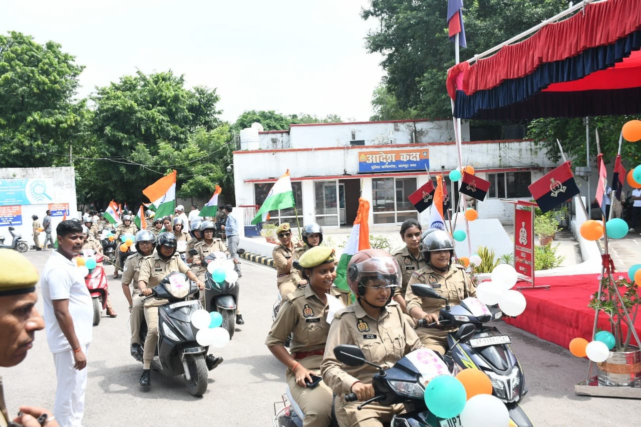 Kanpur Police Women Personnel Take Out Bike Rally with Tricolour, CP Raghubir Lal Flags It Off