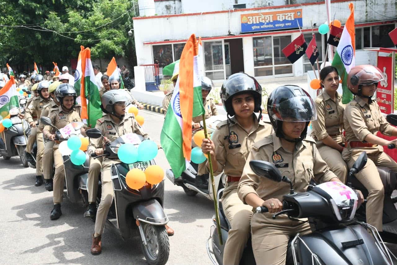 Kanpur Police Women Personnel Take Out Bike Rally with Tricolour, CP Raghubir Lal Flags It Off