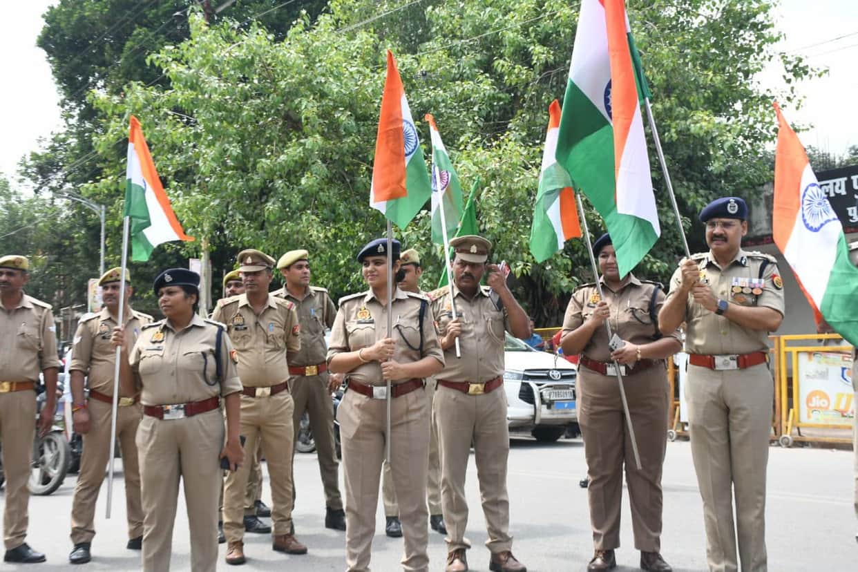 Kanpur Police Women Personnel Take Out Bike Rally with Tricolour, CP Raghubir Lal Flags It Off