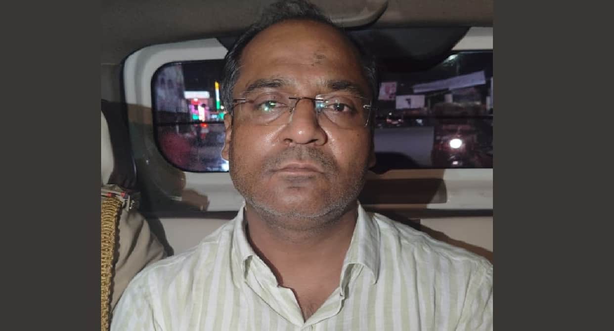 Kanpur Fake mark sheet racket case  individual with 25000 bounty arrested by police