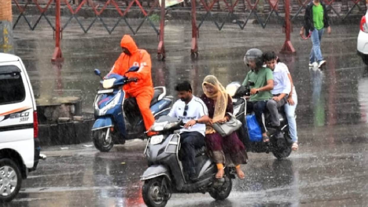 UP: Monsoon becomes active again in Lucknow; intermittent rain in several areas brings relief from sultry heat