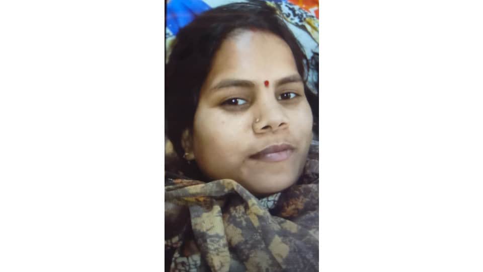 A woman hanged herself to death in Lutsan village