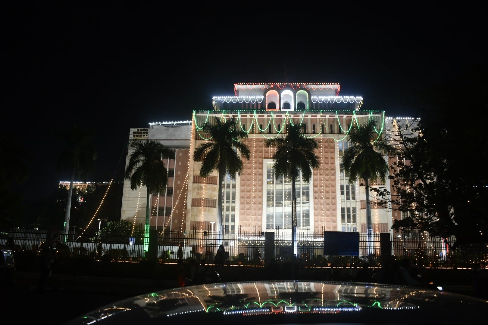 MP News: Bhopal illuminated; government buildings bathed in colorful lights on the eve of Independence Day.