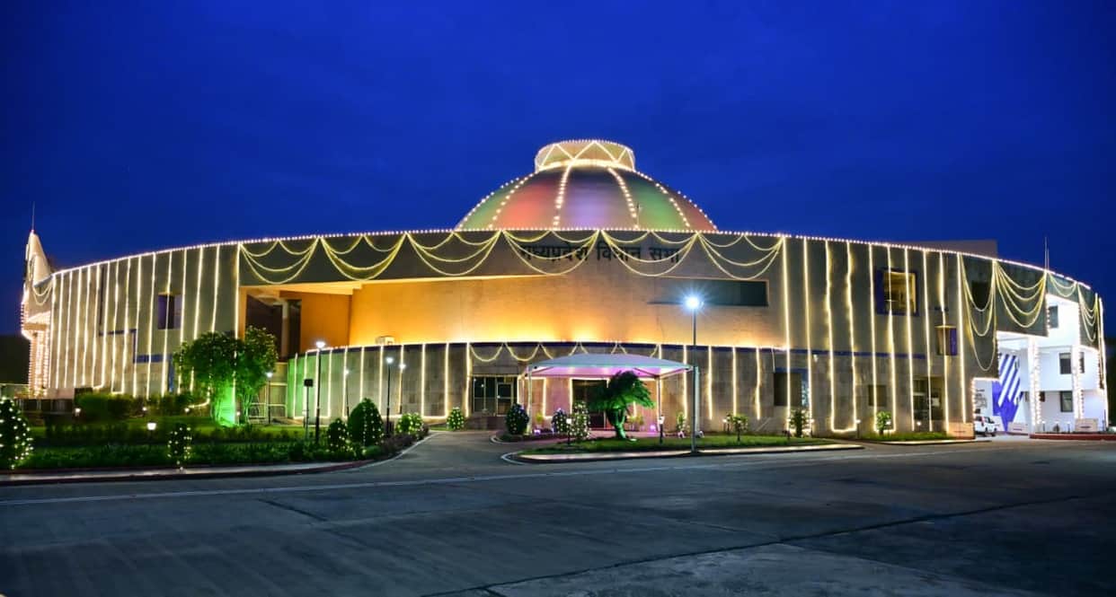 MP News: Bhopal illuminated; government buildings bathed in colorful lights on the eve of Independence Day.