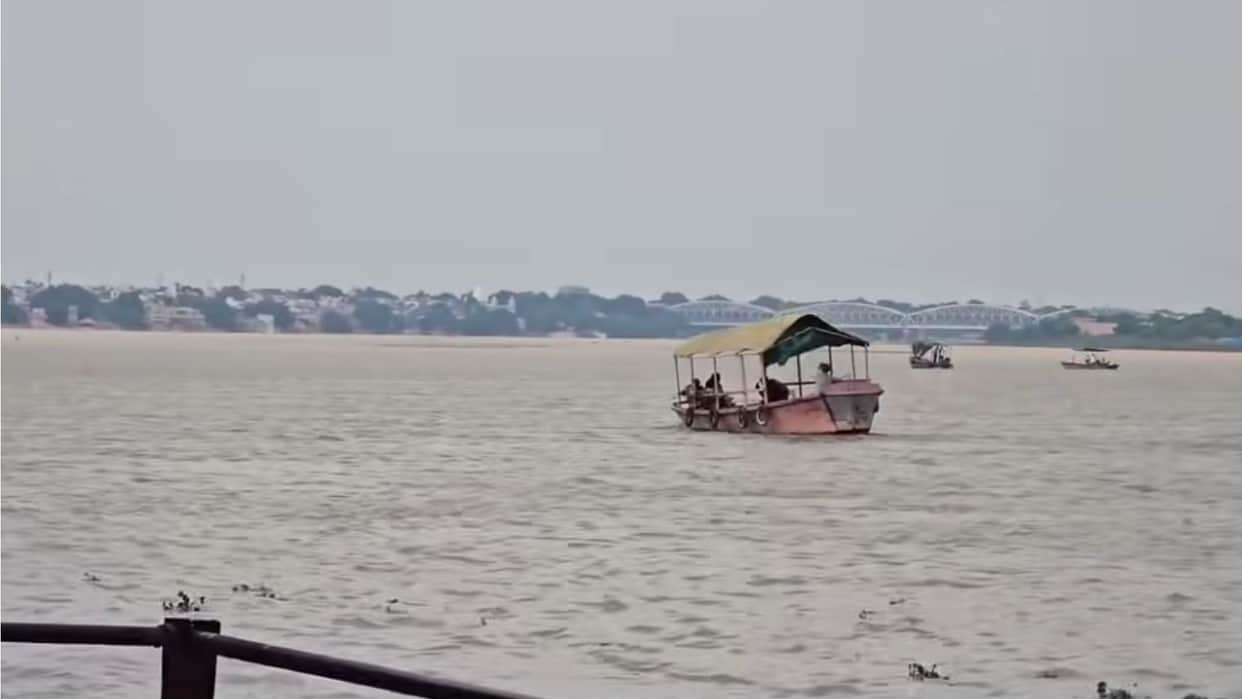 Ganga water level recedes in Kashi boat operations resume boatmen delighted