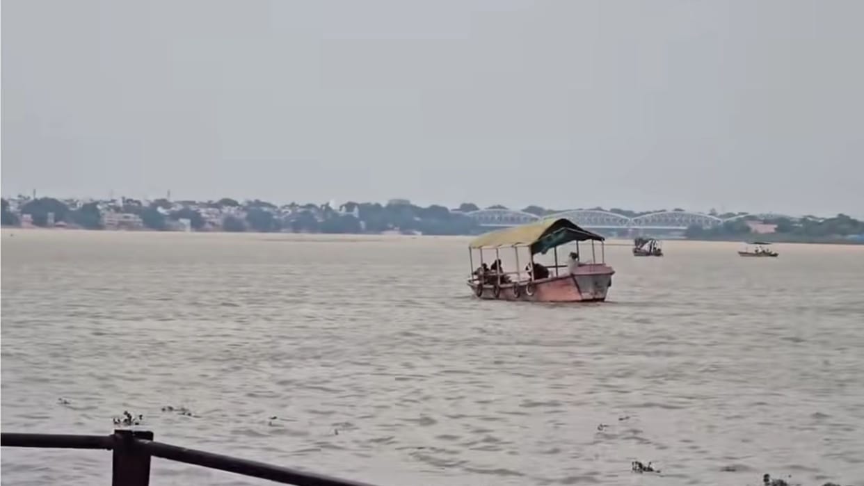 Ganga water level recedes in Kashi boat operations resume boatmen delighted