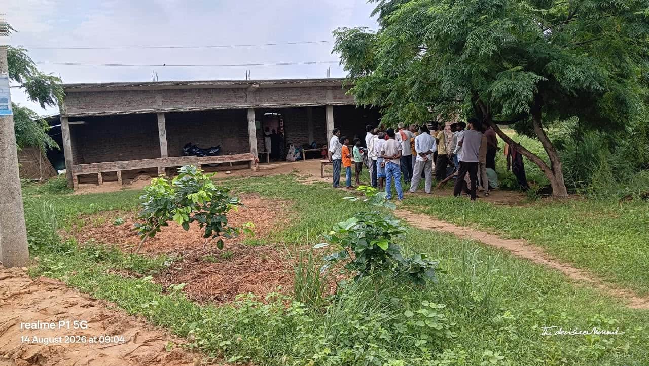 Raebareli: Laborer's skeletal remains found buried by canal after a month; wife and daughter had him murdered.