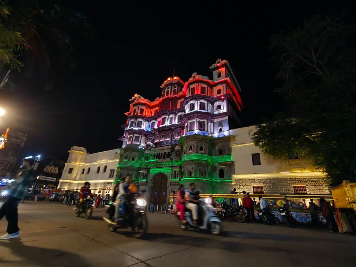 Indore News: Patriotic songs echoed on the eve of Independence Day; Rajwada and Gandhi Hall were bathed in lig