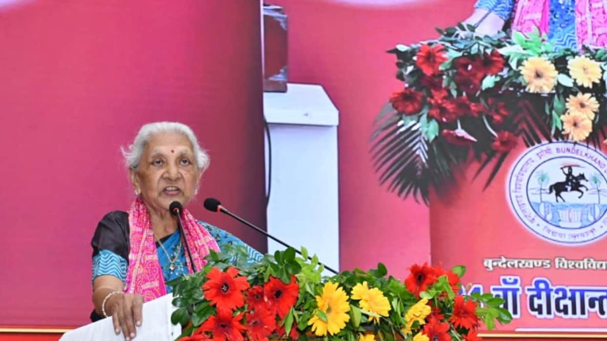 Jhansi: Governor tells female students at BU convocation—if someone harasses you, thrash them.