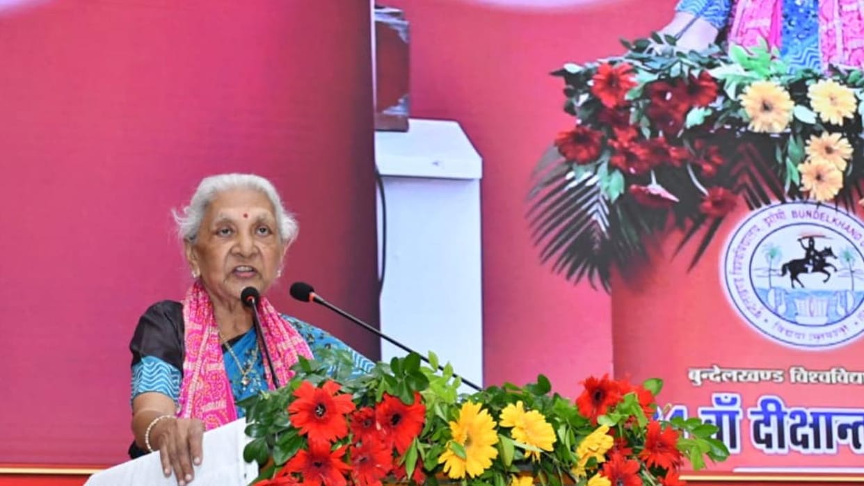 Jhansi: Governor tells female students at BU convocation—if someone harasses you, thrash them.