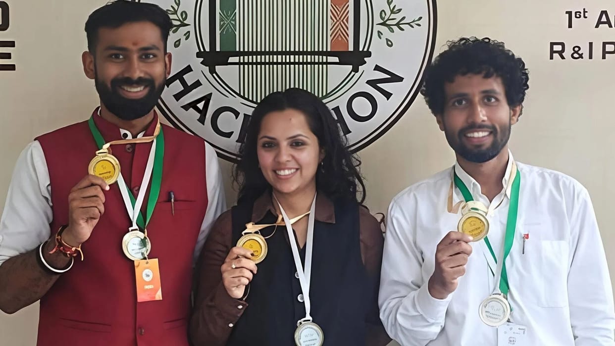 BHU students won third prize at National Handloom Hackathon in delhi