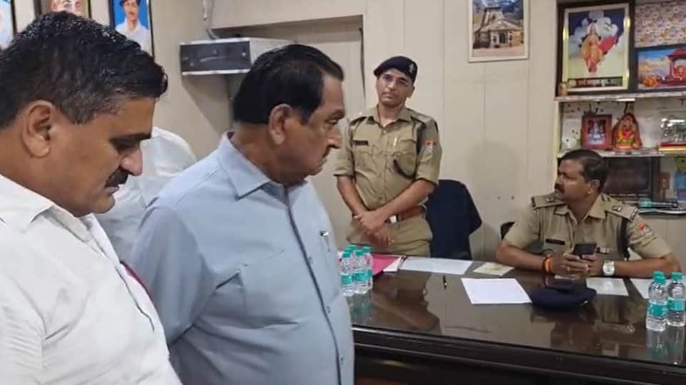 Congress MLA creates ruckus at Rudrapur police station over Mohan Kheda detention