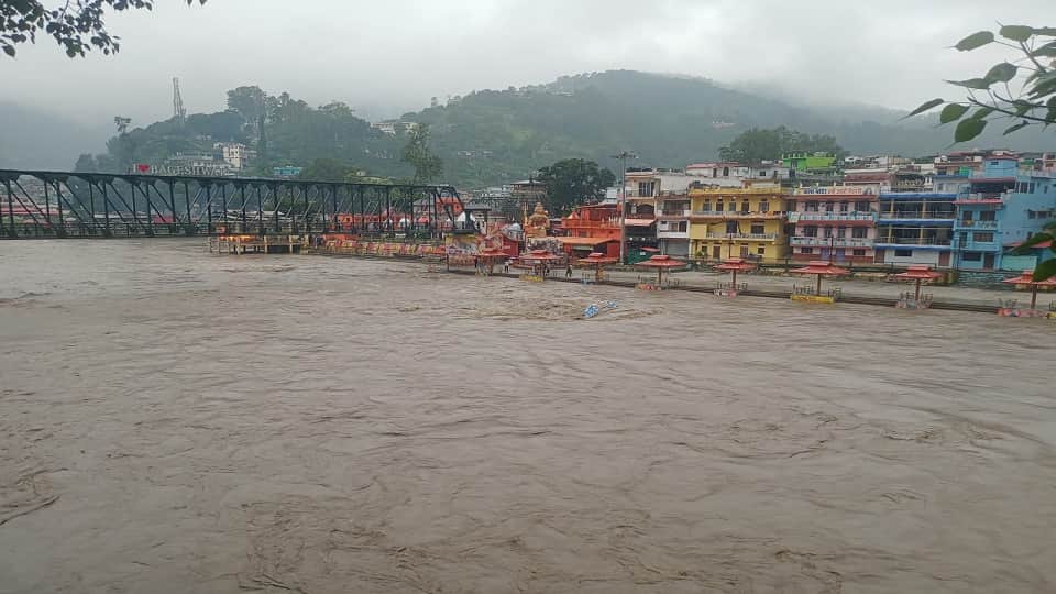 Heavy rain in Kapkot caused the Saryu river to turn violent