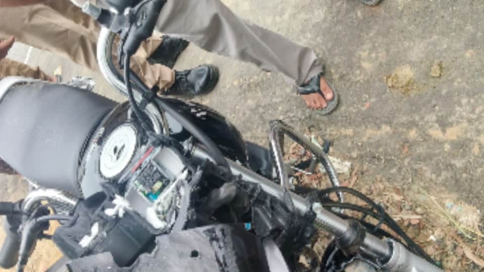 Meerut: 60-Year-Old Dies After Bike Hit by Unknown Vehicle, Rider Seriously Injured