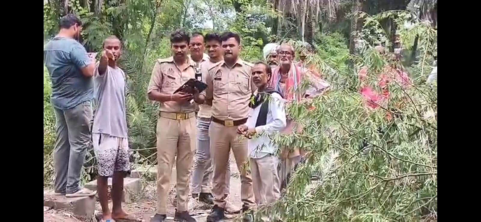 No Cremation Ground for Years, Villagers Build Pyre on Road and Block Traffic in Protest