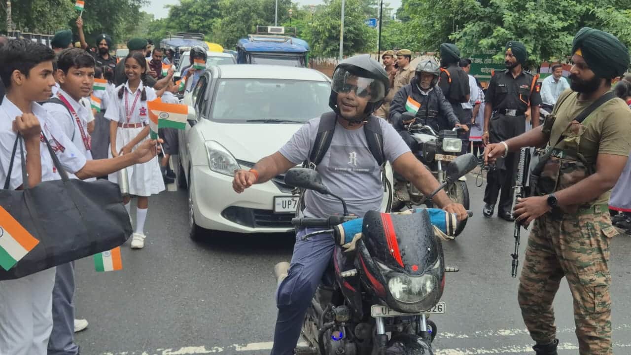 Tricolor Bike Rally Held Amid Rain, Army Personnel and Students Spread Patriotic Spirit