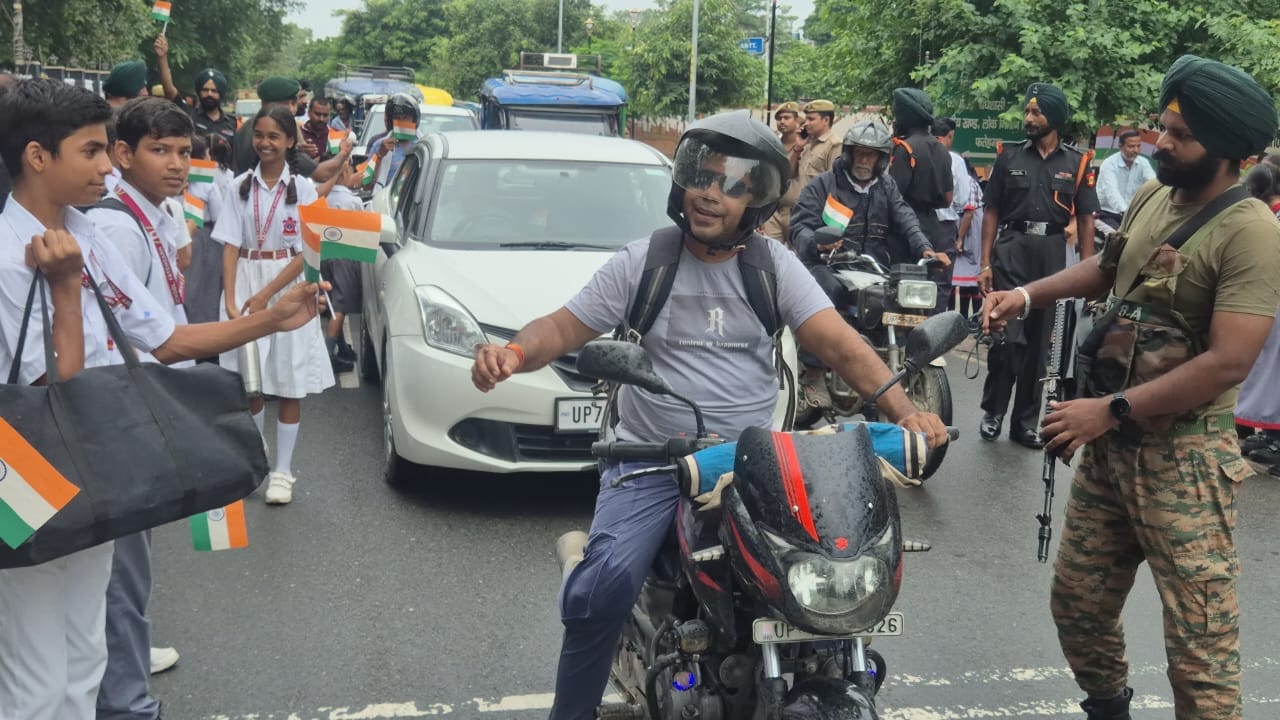 Tricolor Bike Rally Held Amid Rain, Army Personnel and Students Spread Patriotic Spirit