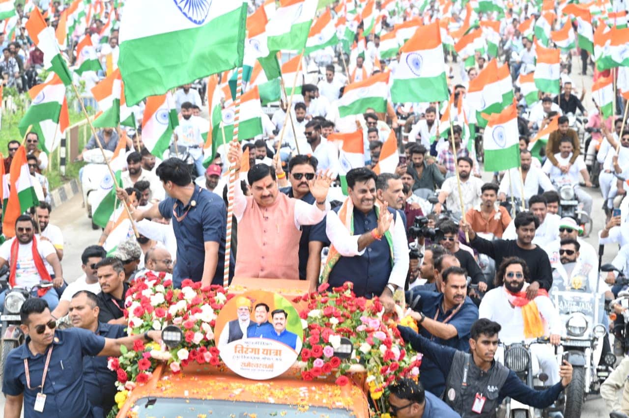 Bhopal News: Bhopal awash in the colours of the Tricolour; CM Mohan Yadav joins 'Karmashree's' massive 32-km r