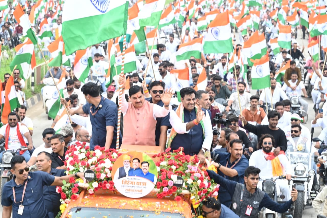 Bhopal News: Bhopal awash in the colours of the Tricolour; CM Mohan Yadav joins 'Karmashree's' massive 32-km r