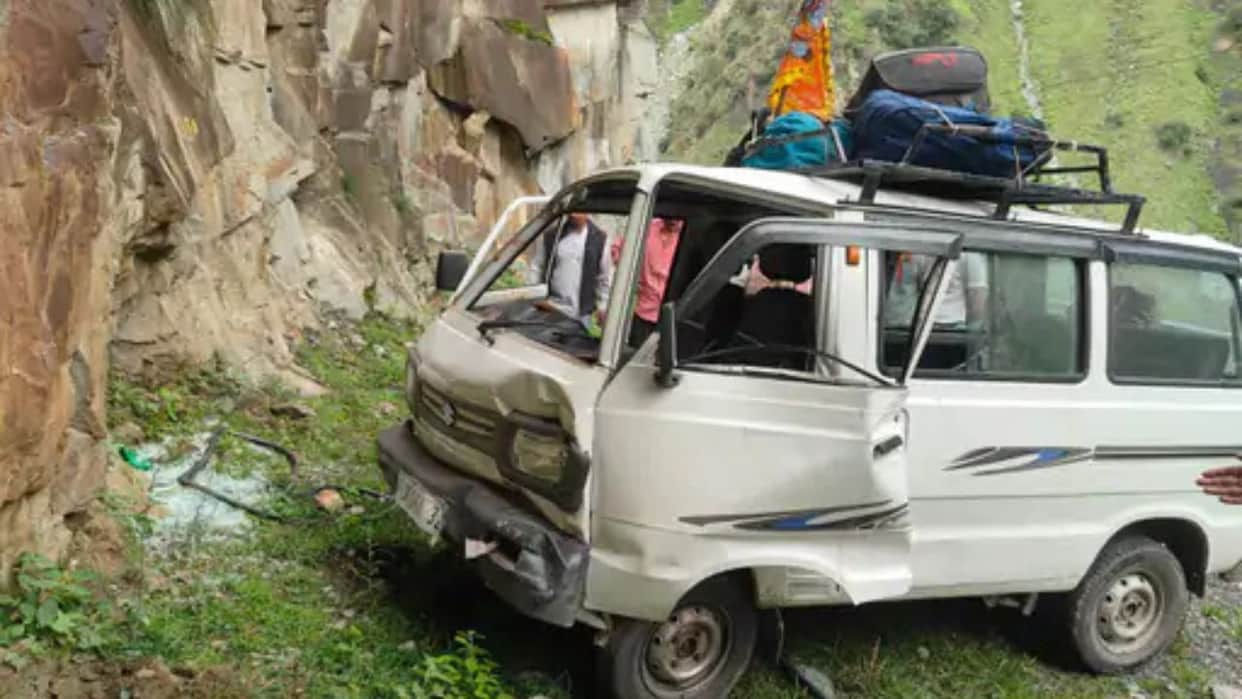 bharmour pathankot highway van brake failure lahal two injured