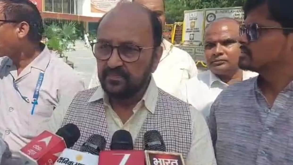 Jhansi: Minister Yogendra Upadhyay stated that the use of pellet guns at Jantar Mantar was justified
