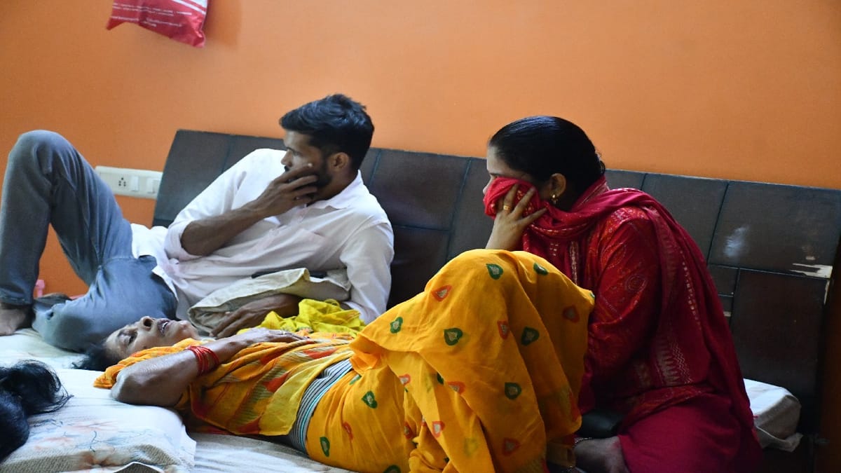 UP: बैंक की किस्तों के बोझ ने छीन लिया परिवार का सहारा, सवा लाख की सैलरी में तीन लाख की ईएमआई का था दबाव