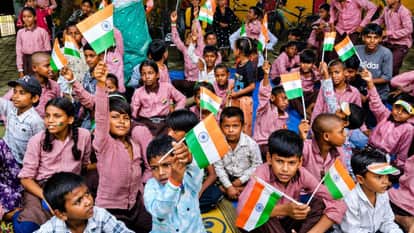 Independence Day: Tricolour unfurled with pride in Lucknow; Chief Minister Yogi and the Governor performed the