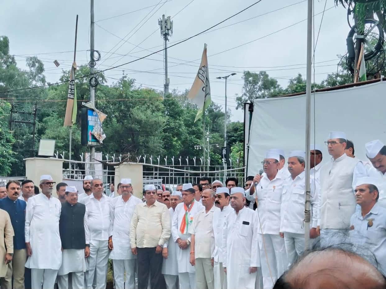 Flag hoisting at Congress office on Independence Day: Patwari vows to fight corruption, demands free education