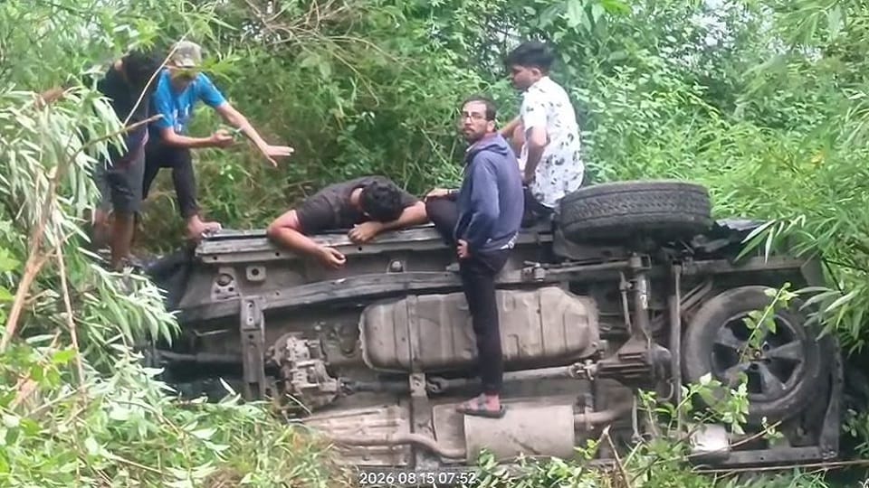 Uttarakhand Road Accident: खुर्पाताल में खाई में गिरी गुजरात नंबर की थार, पांच युवक-युवतियां घायल
