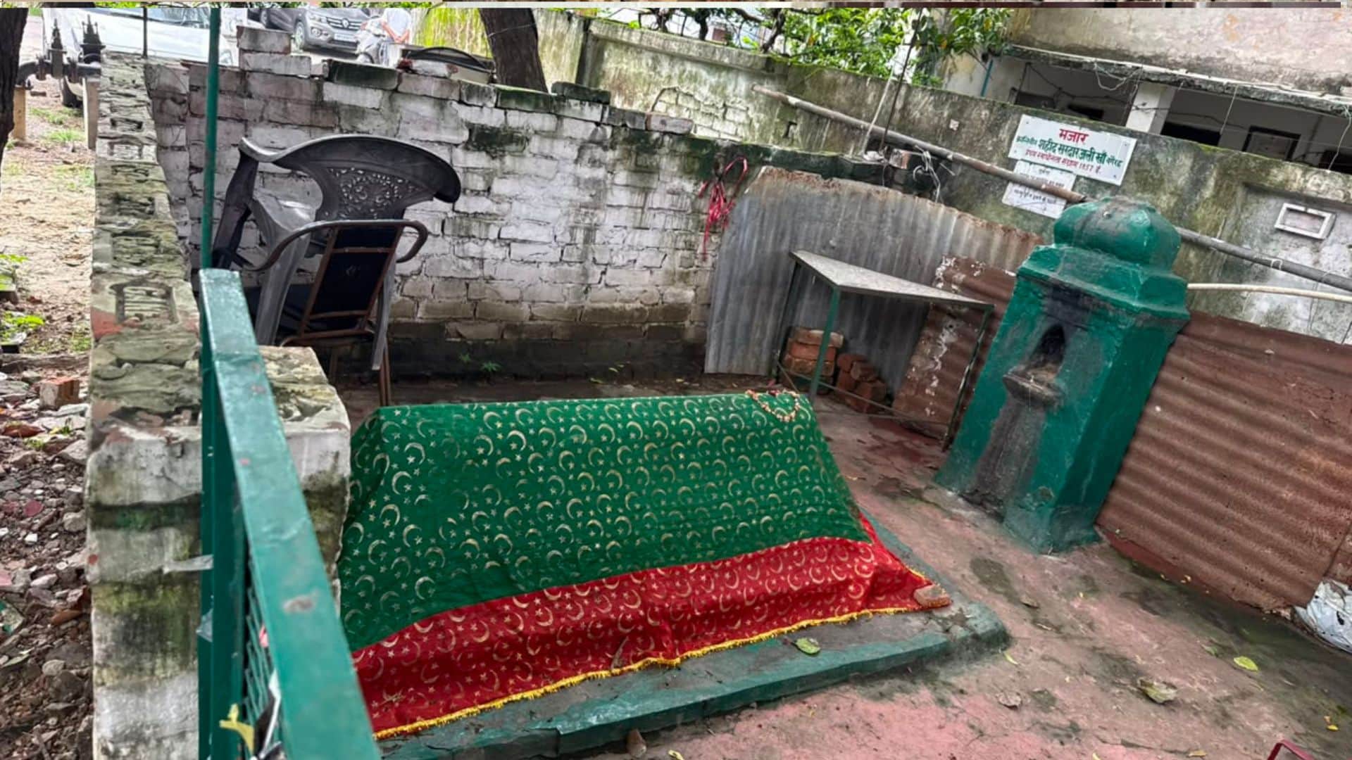 The shrine of Sardar Ali, a martyr of 1857, is buried at Kotwali Khurd.